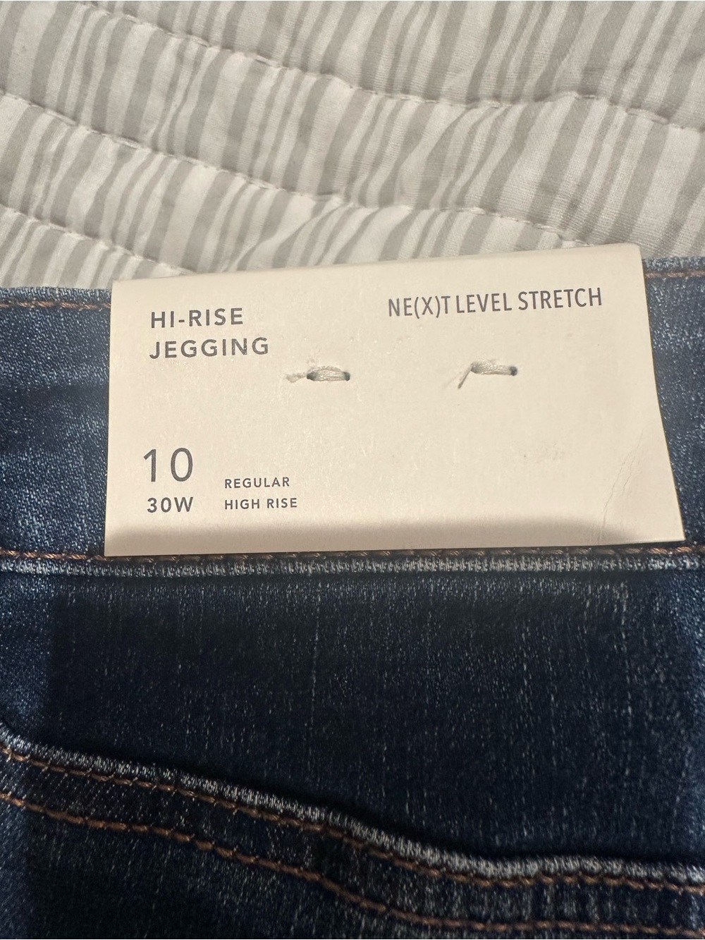 American Eagle Outfitters Ripped Dark Blue Skinny Jeans - Picture 3 of 3